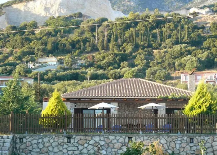 Dimitra Villa